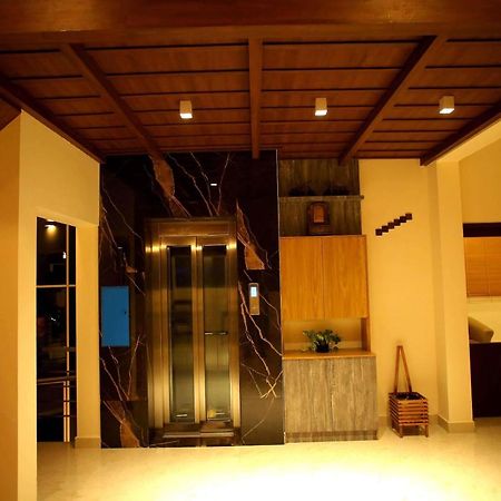Kira Palace Residency Hotel Ernakulam Exterior photo