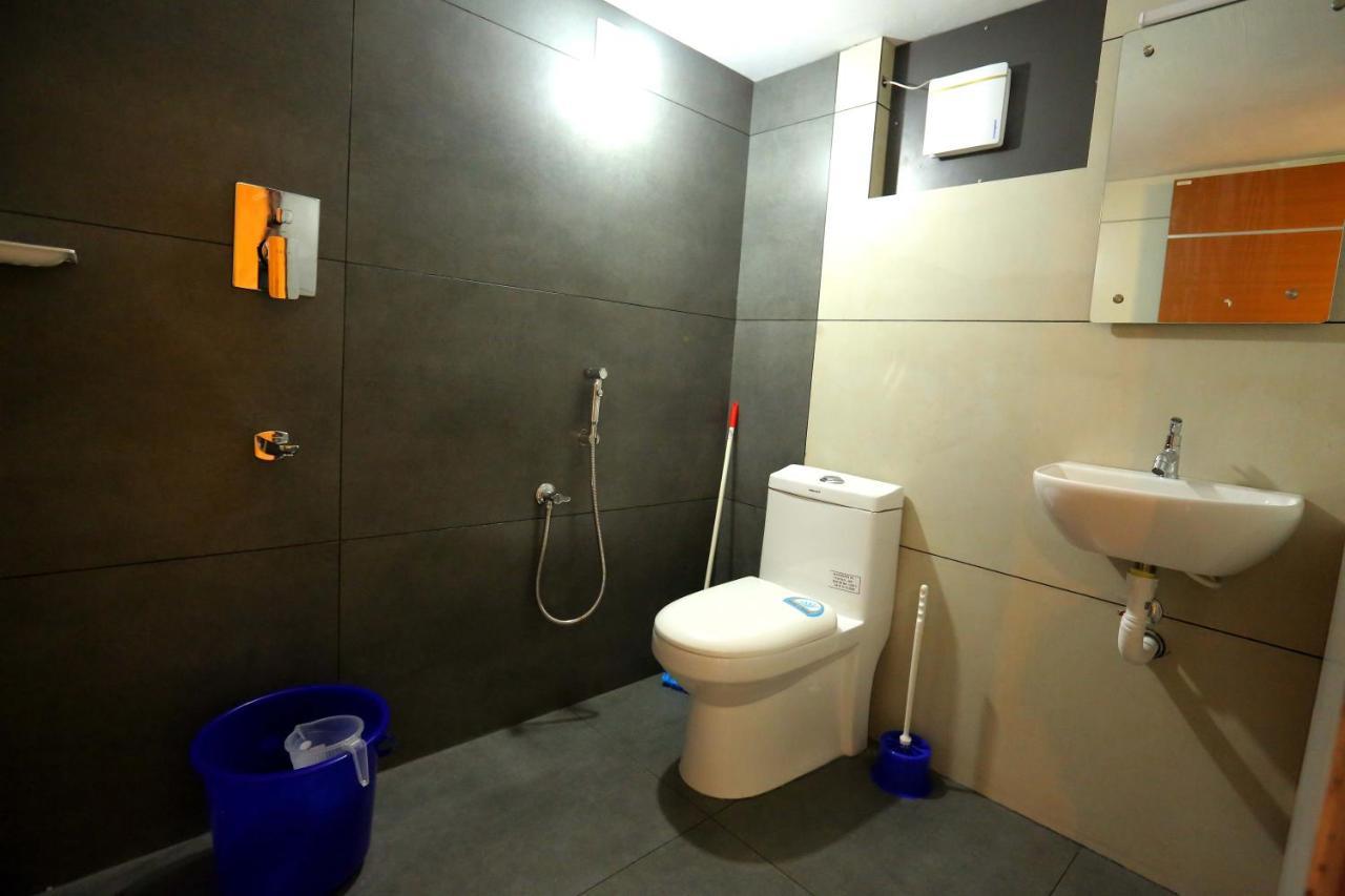 Kira Palace Residency Hotel Ernakulam Exterior photo