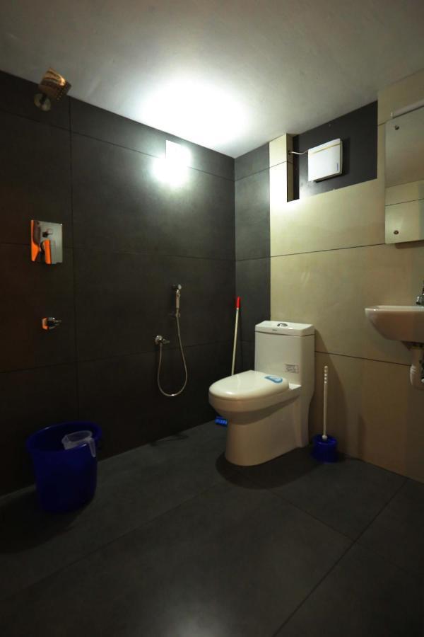 Kira Palace Residency Hotel Ernakulam Exterior photo
