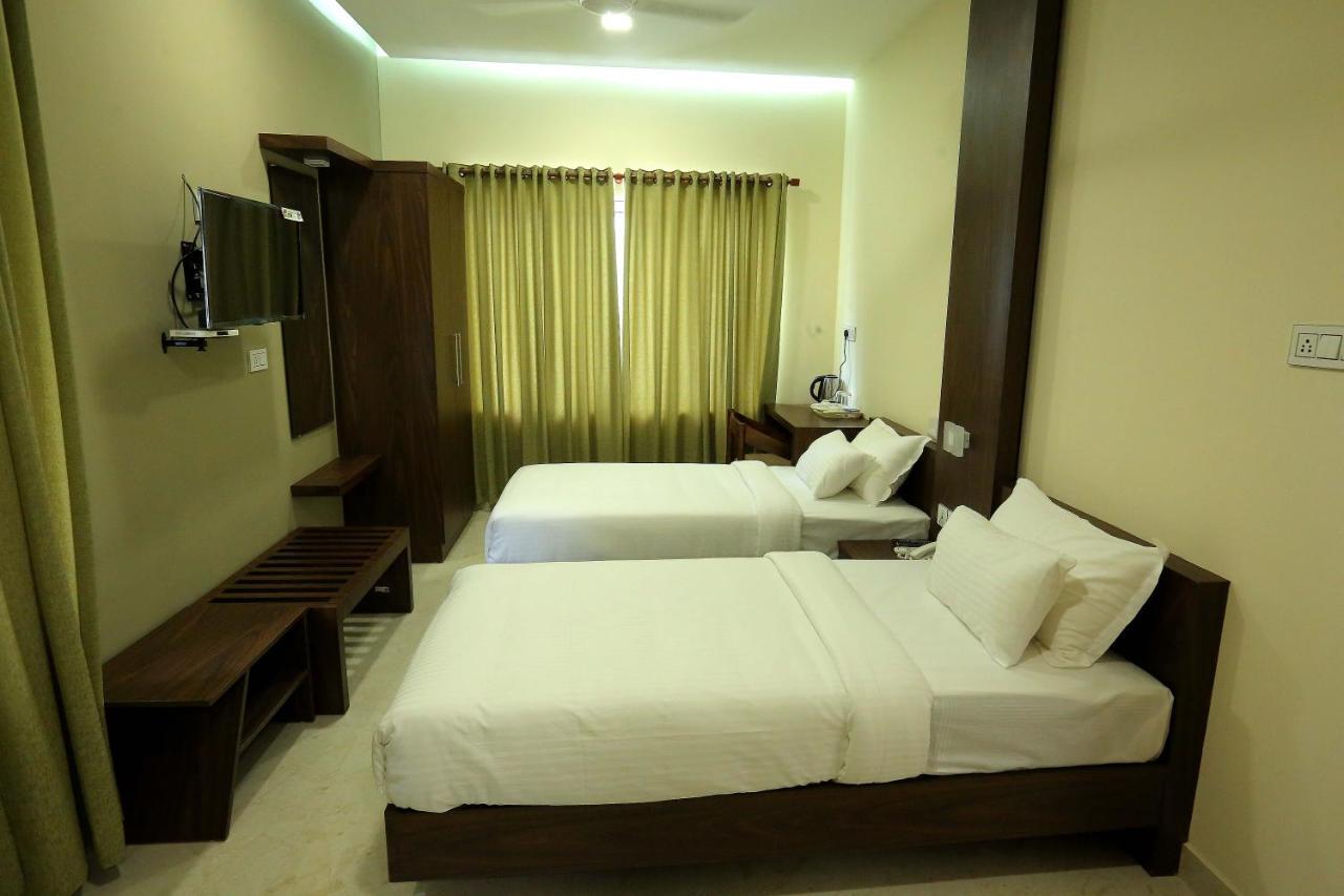Kira Palace Residency Hotel Ernakulam Exterior photo